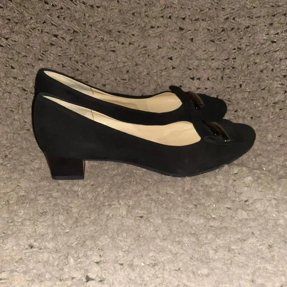 BRUNATE ITALY-Black Suede Classic-Low Heel-Metal Detail-Size 37.5/7-Near Mint - Picture 4 of 7